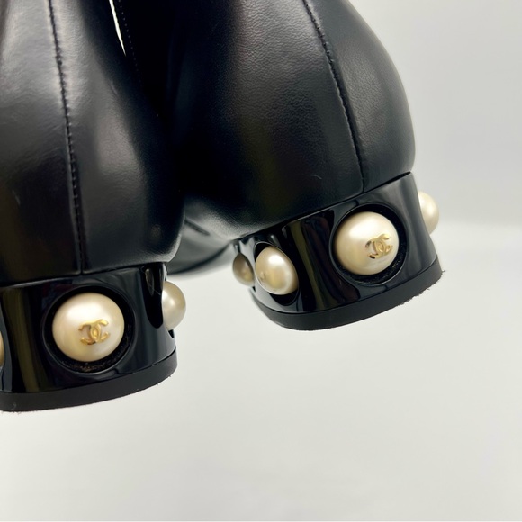 Chanel Pearl Booties, size 38.5 - Picture 4 of 11